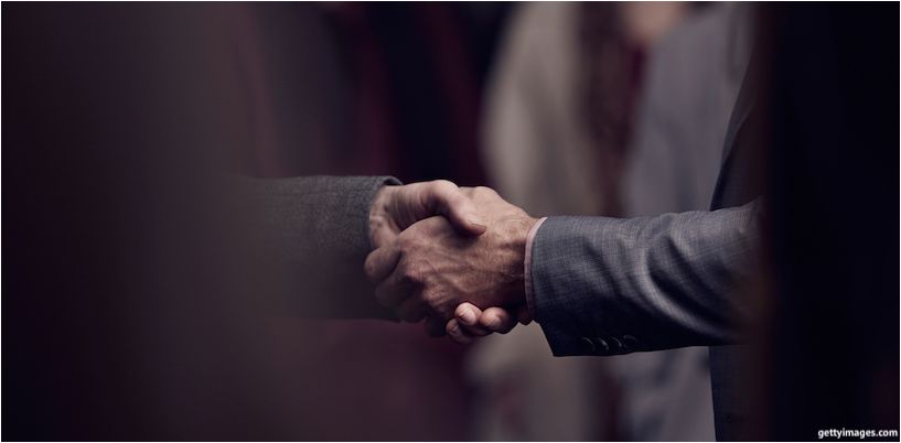 handshake dvoch podnikateľov