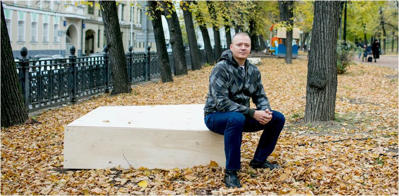 Michail Goncharov v jesennom parku