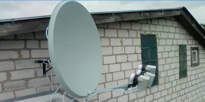 Satelitná televízna anténa na dome