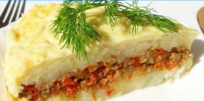 Pečené zemiaky a mleté ​​kastról so zeleninou