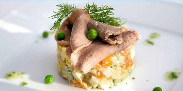 Varený jazyk Olivier Salad