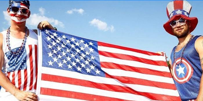 Muži s americkou vlajkou