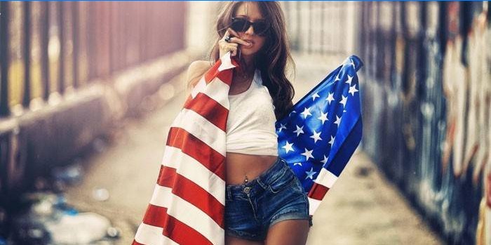 Dievča s americkou vlajkou