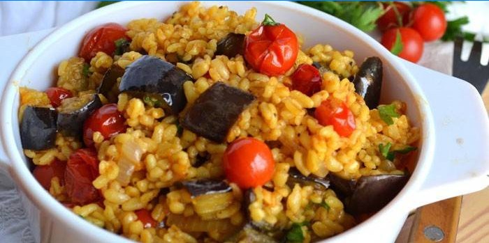 Bulgur s baklažánom a paradajkami