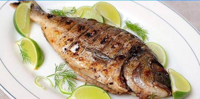 Pečené ryby dorado s kôrou a vápnom