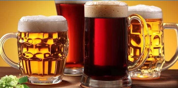 Pivo rôznych odrôd v pohári