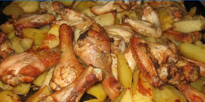 Kuracie stehná so zemiakmi na plech