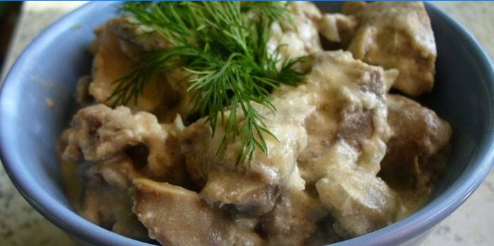 Kuracie komory v kyslej smotanovej omáčke