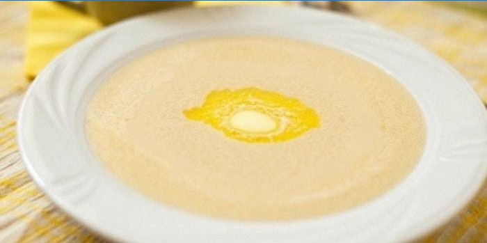 Platňa krupicovej kaše s maslom