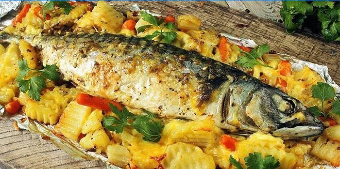 Makrela so zemiakmi a syrom