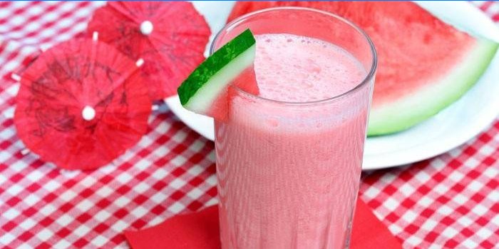 Zmrzlina a melón smoothies v pohári