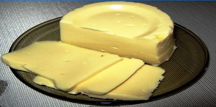Domáci syr na tanieri