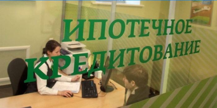 Muž v oddelení hypotekárnych úverov Sberbank