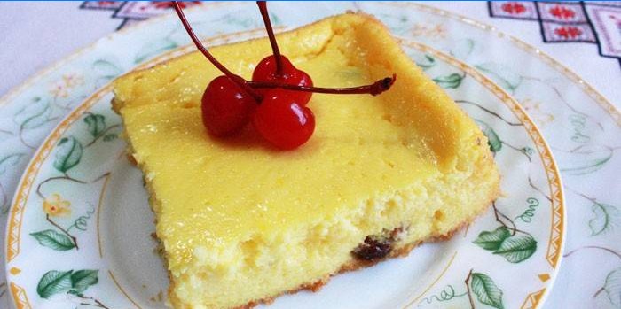 Plátok kastrovaného syra s cherry