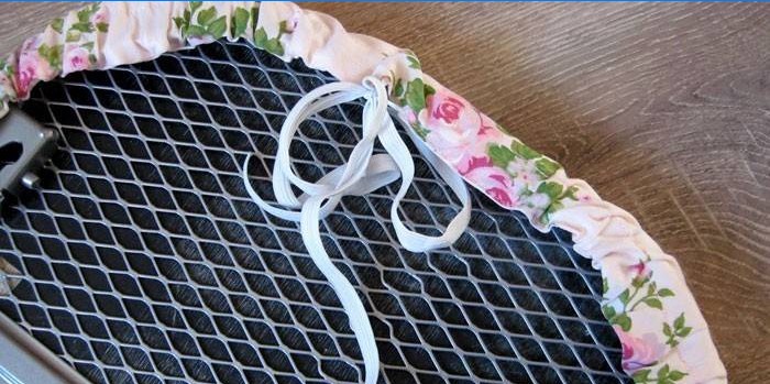Univerzálny na elastickom páse