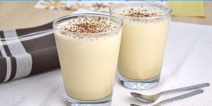 Baileys domáci likér v pohári