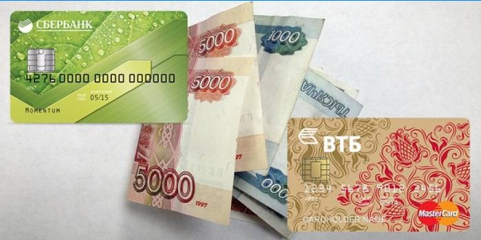 Bankové karty a bankovky