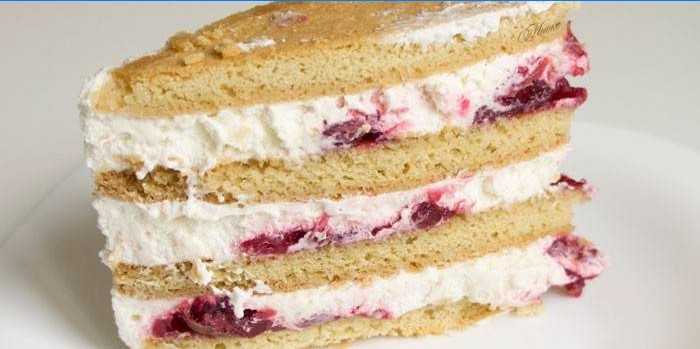 Koláčiková torta s cherry a kyslou smotanou