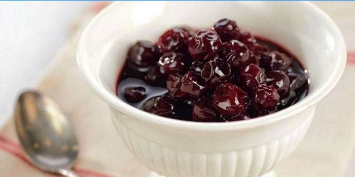 Cherry jam v miske