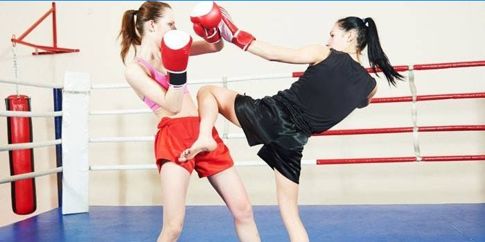 Ženský kickboxový zápas
