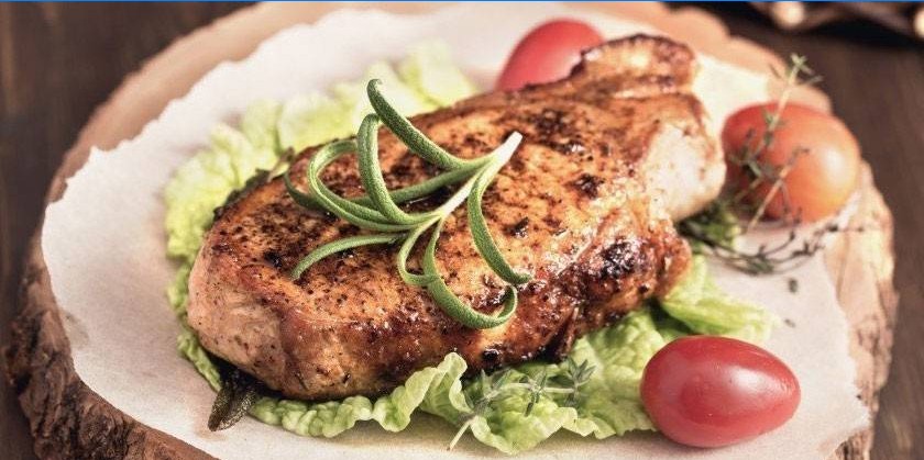 Hotový bravčový steak