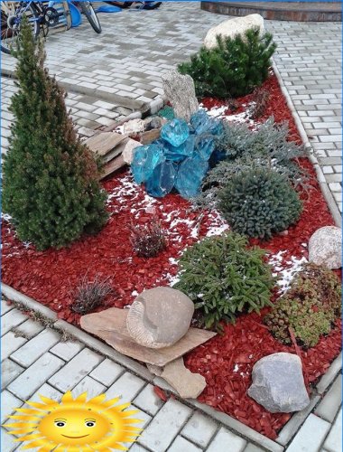 Dekoratívny mulč: mulčovacie postele a zemina s pilinami a štrkom