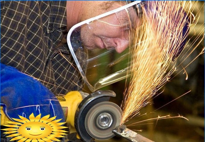 Kombinézy, OOP a obuv na stavebné práce