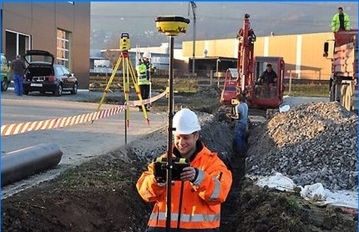 Elektronická totálna stanica - v otázkach geodézie sa bez nej nedarí