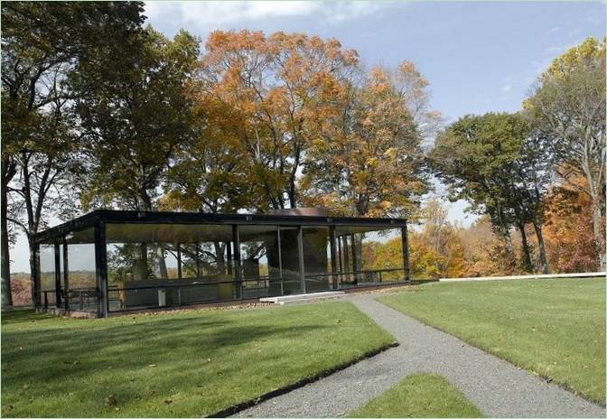 Philip Johnson navrhol exteriér skleneného domu