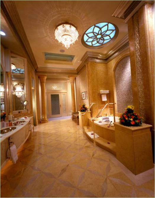 Interiér izieb v hoteli Emirates Palace