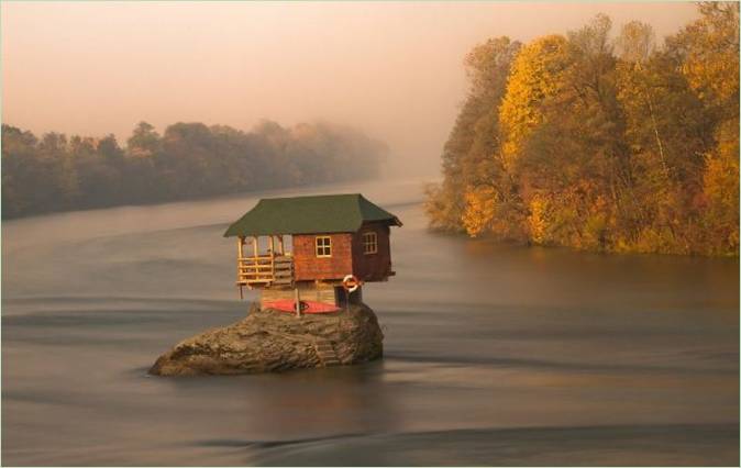 Odľahlý dom na rieke Drina