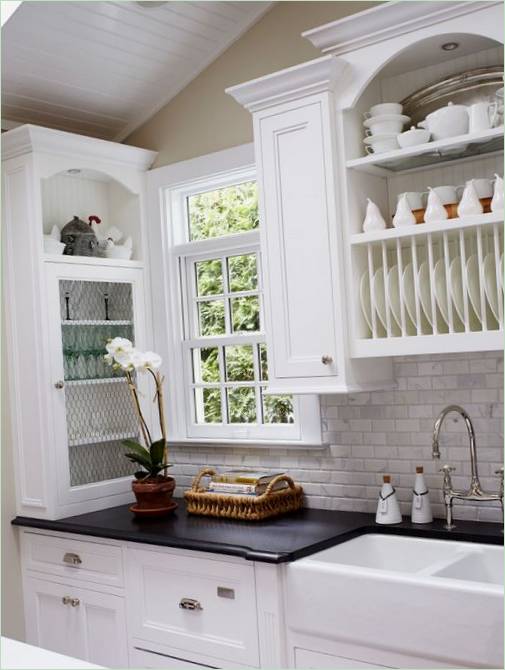 Biely kuchynský nábytok