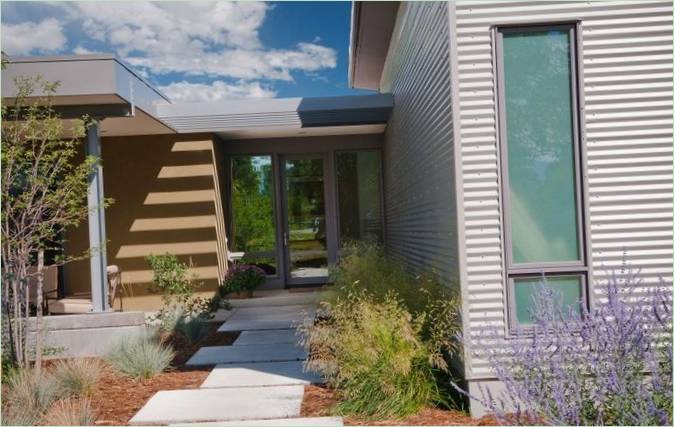 Cesta k modernému domu Boulder Net Zero Home v USA