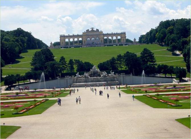 Zámok Schoenbrunn vo Viedni