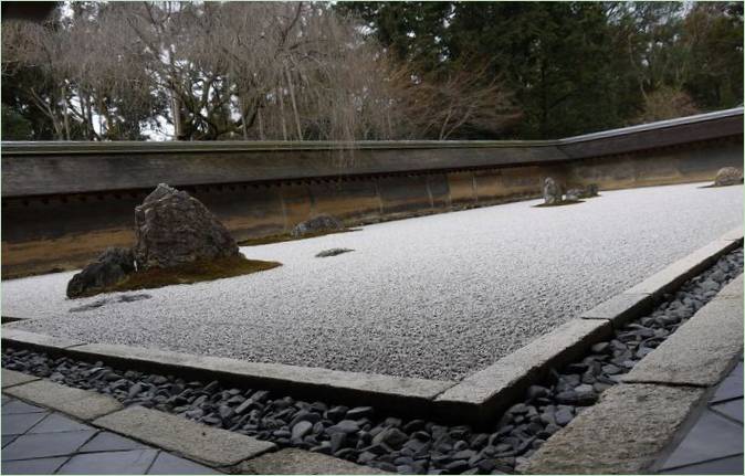 Japonská kamenná záhrada na pozemku