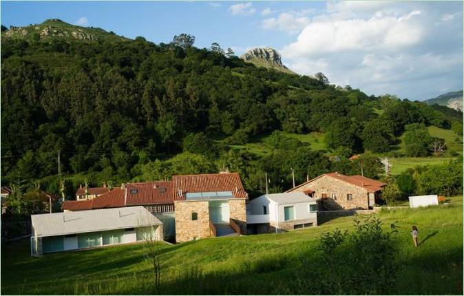 Casa Euroalcaba v Kantábrii s dvoma pavilónmi