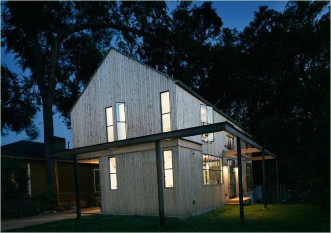 Útulný dvojpodlažný drevený dom v Austine