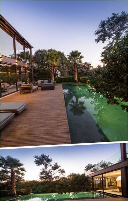 Luxusný interiér domu v São Paulo, Brazília: Pohľad na bazén